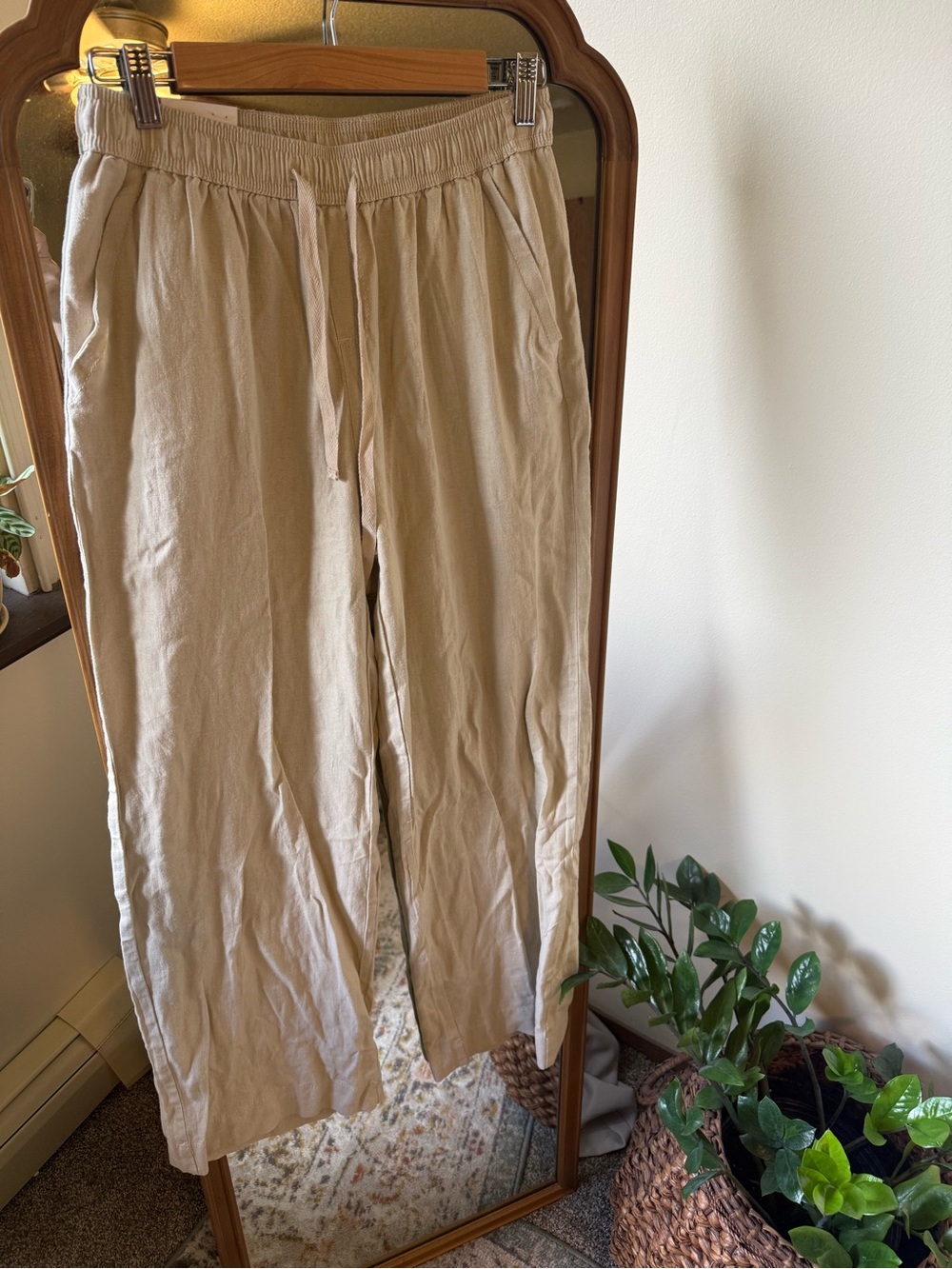 Women’s Drawstring Linen-Blend Pants in Light Beige